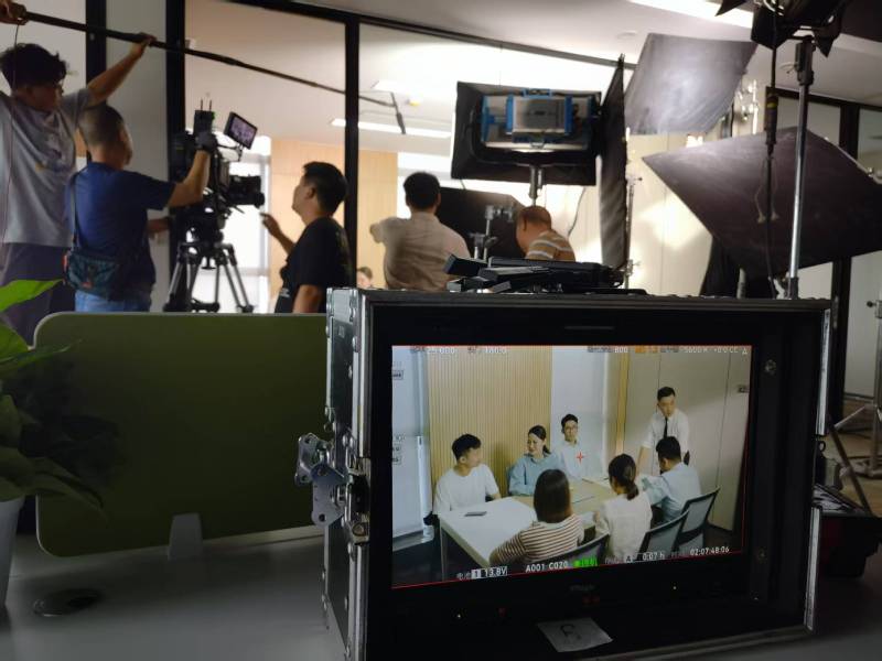 曲阳县TVC拍摄公司：科技产品视觉化大师，诠释未来感与功能美学